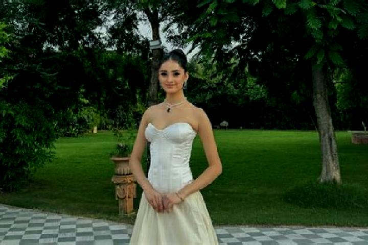 escort Manika