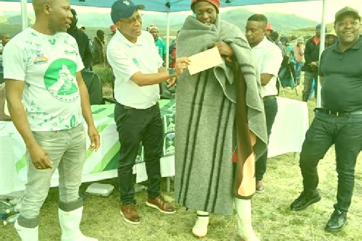 escort Mapholaneng