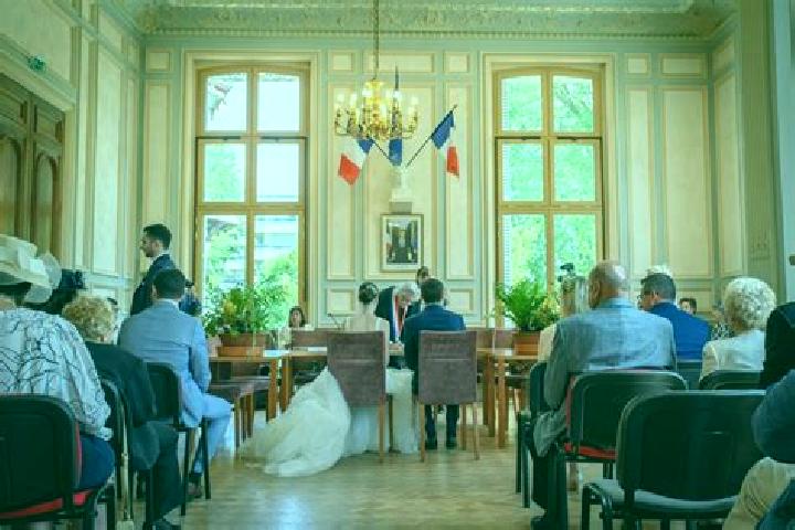 escort Menestreau-en-Villette