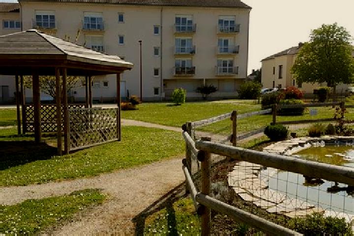escort Mezieres-sur-Issoire