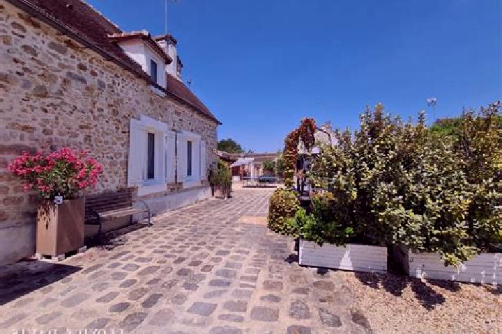 escort Moigny-sur-Ecole