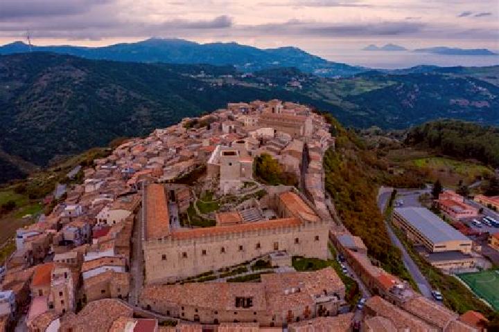 escort Montalbano Elicona