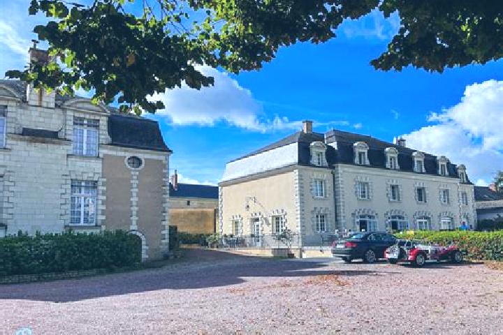 escort Montreuil-Bellay