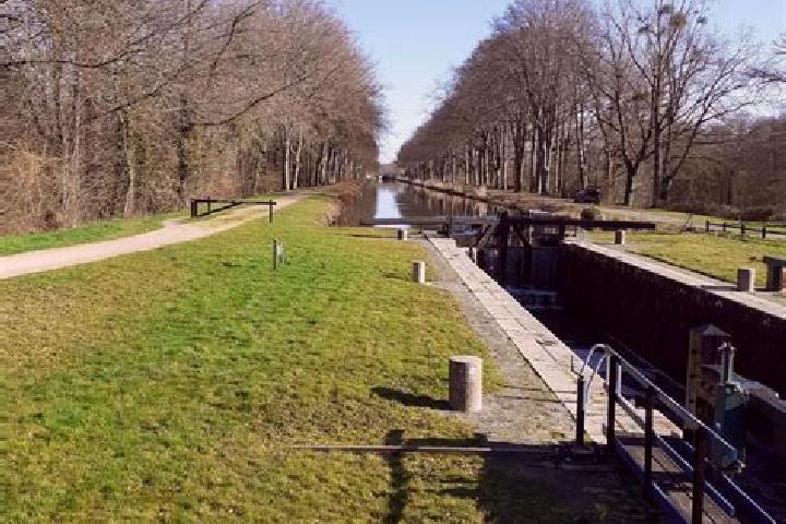escort Montreuil-sur-Ille