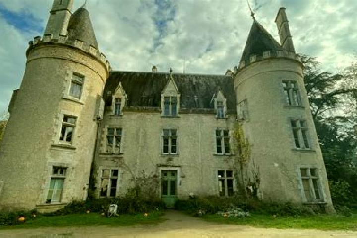 escort Monts-sur-Guesnes
