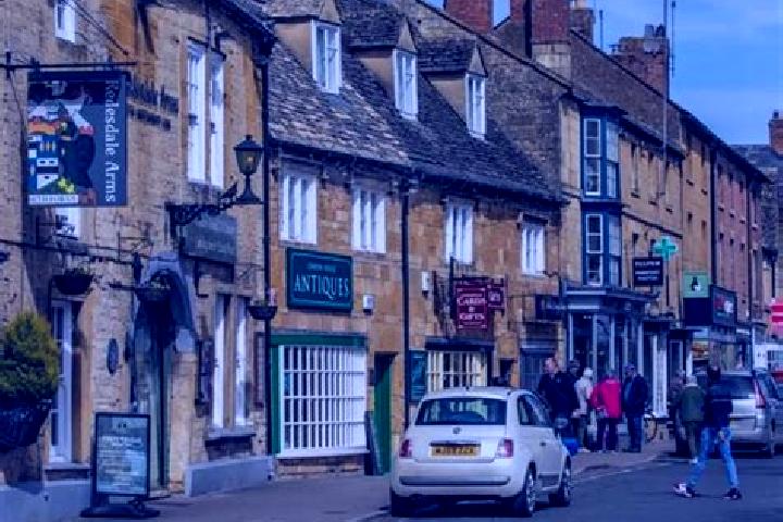 escort Moreton in Marsh