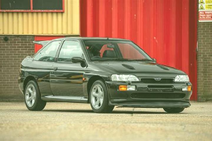 escort Muarakuang