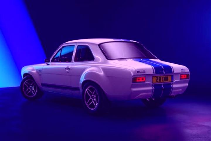 escort Mytholmroyd