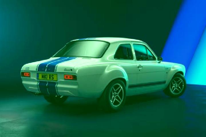 escort Nichlaul