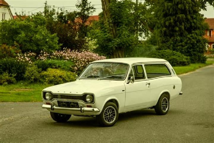 escort Oostkamp