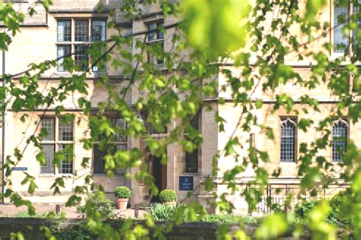 escort Oundle