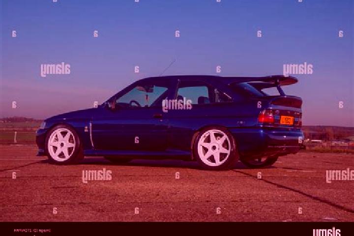 escort Oxley