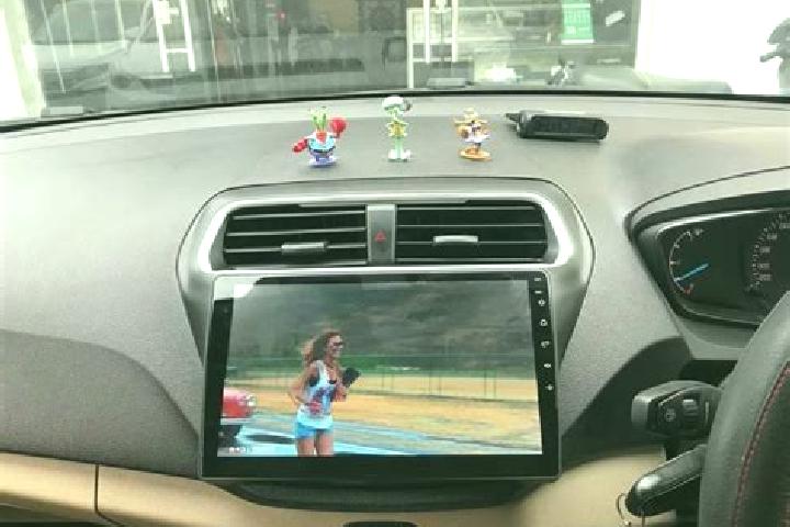 escort Pantalla