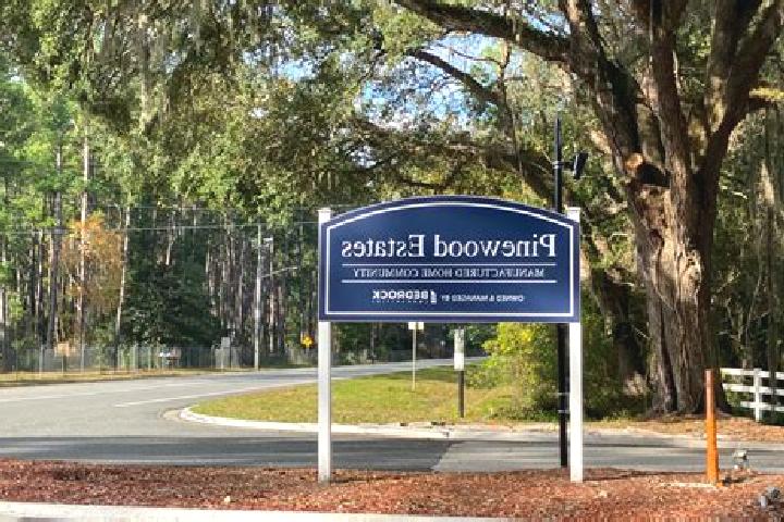 escort Pinewood Estates