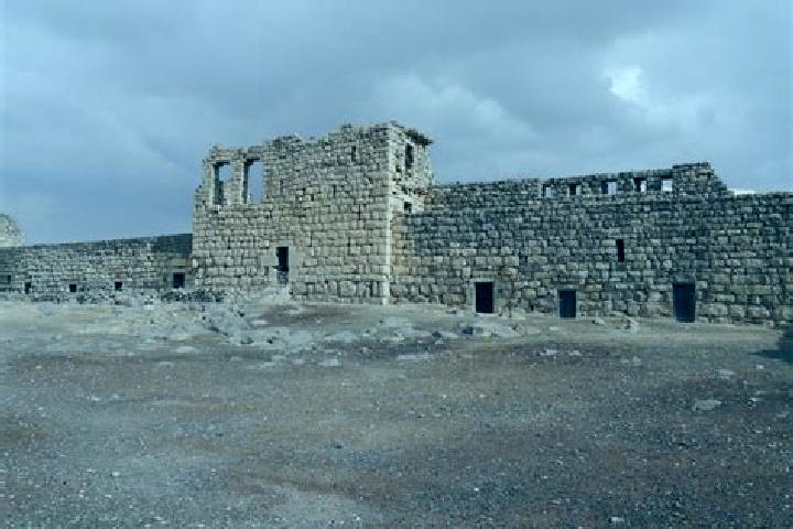 escort Qasr Khiyar