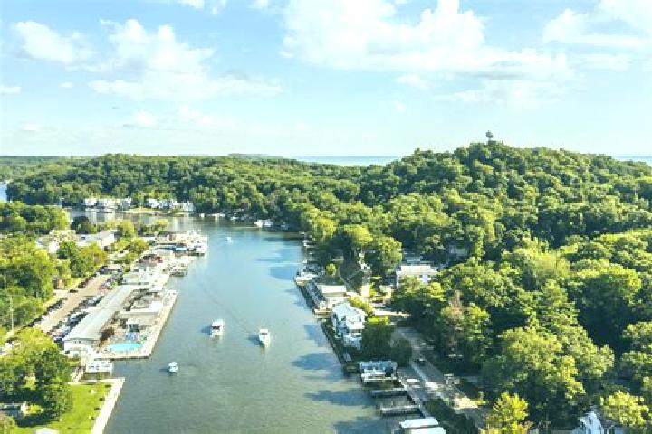 escort Saugatuck