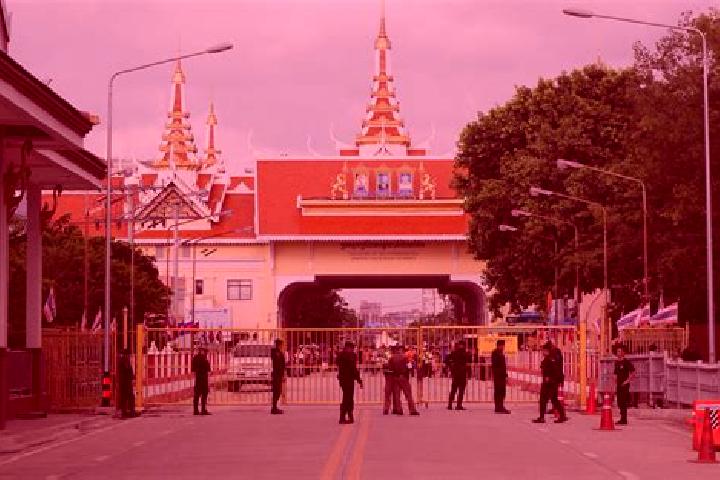 escort Ta Phraya