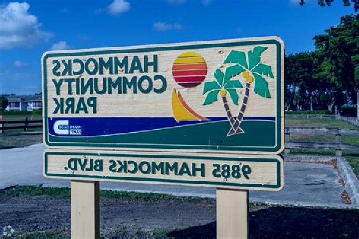 escort The Hammocks