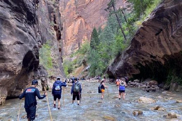 escort The Narrows