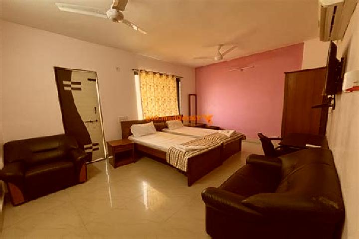 escort Tuljapur