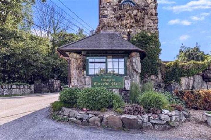 escort Tuxedo Park