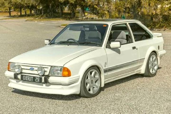escort Uhrineves