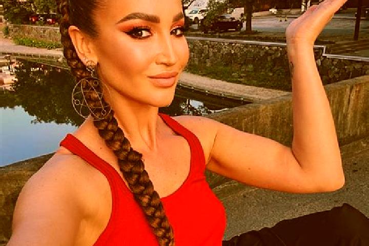 escort Velyka Buzova
