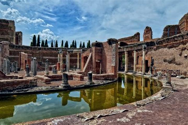 escort Villa Adriana
