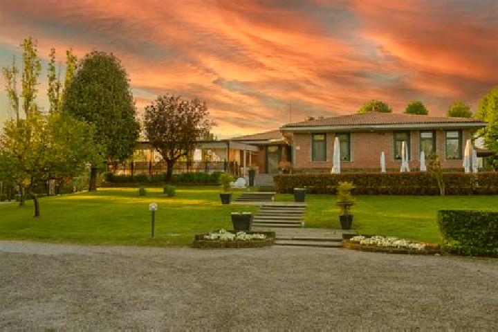 escort Villa d Adda