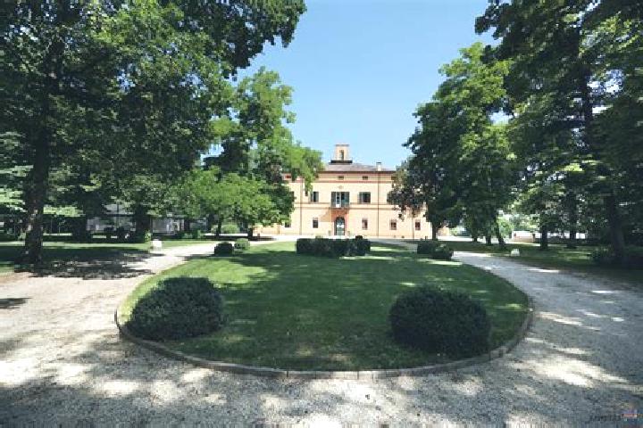 escort Villa Estense