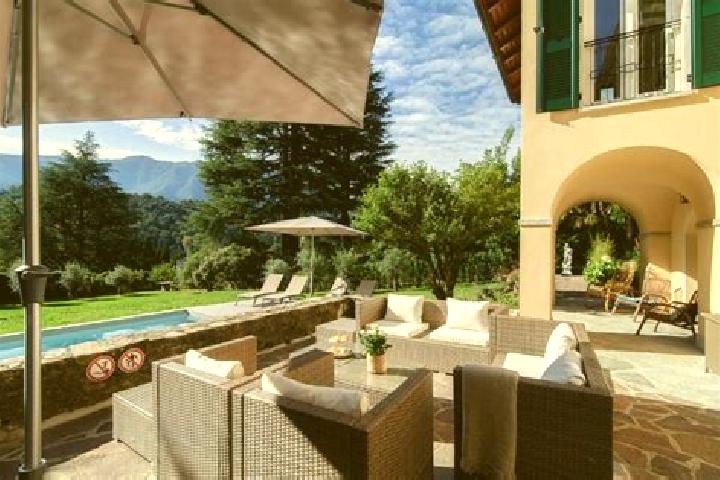 escort Villa Riva