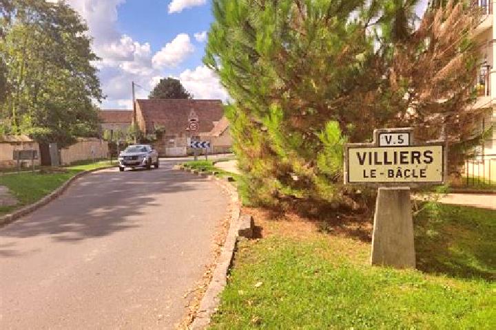 escort Villiers-le-Bacle