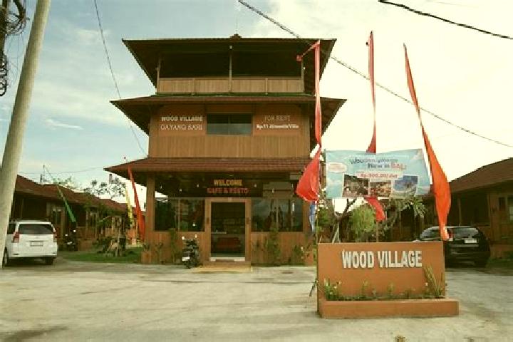 escort Wood Village