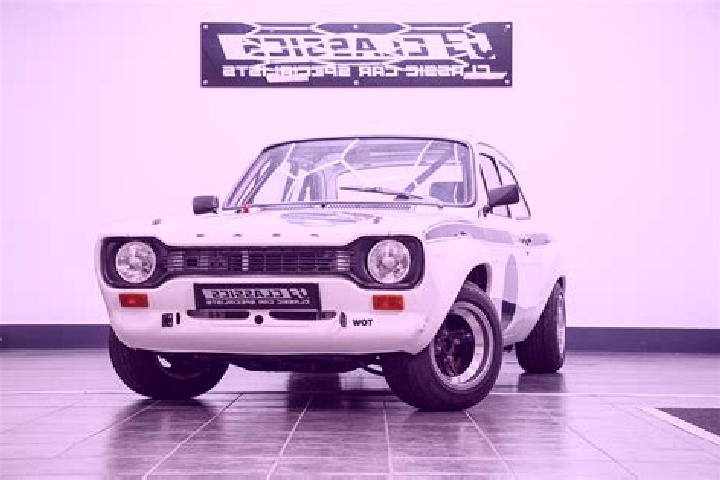 escort Woodford Hill