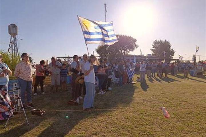 Escorts 25 de Mayo, Uruguay — Local Companions