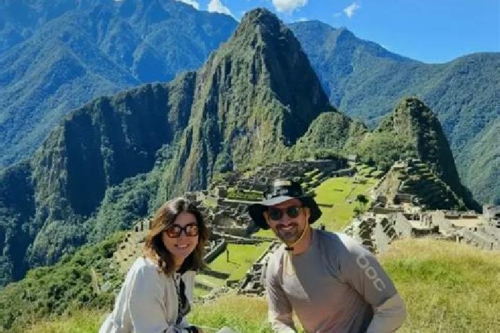 Escorts Acco, Peru — Local Companions