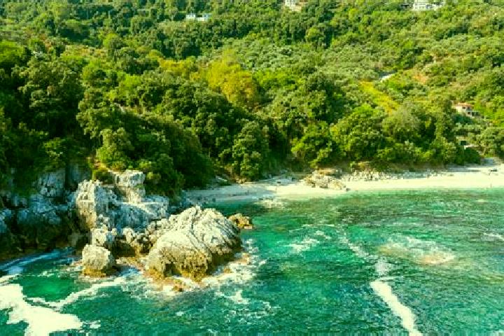 Escorts Agios Ioannis Rentis, Greece — Local Companions