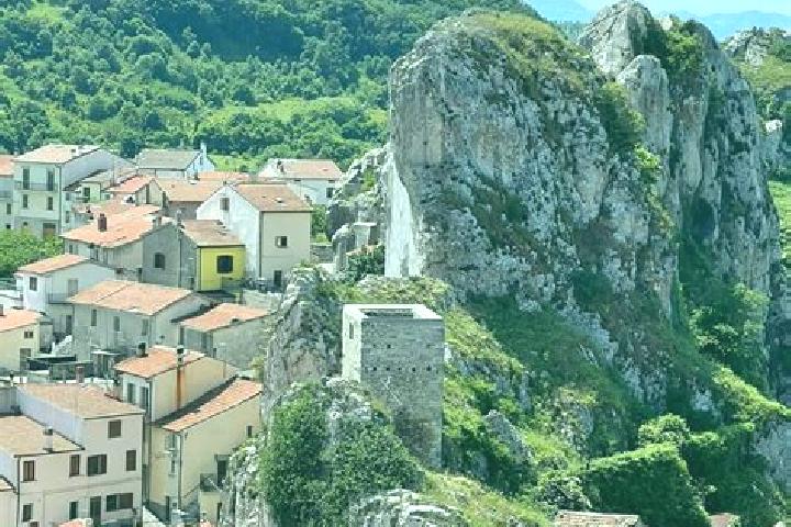 Escorts Agnone, Italy — Local Companions