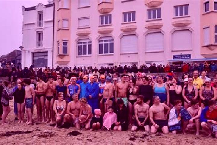 Escorts Agon-Coutainville, France — Local Companions