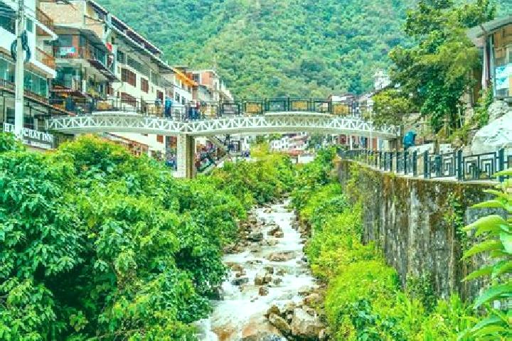 Escorts Aguas Calientes, Mexico — Local Companions