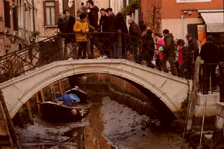 Escorts Albes, Italy — Local Companions
