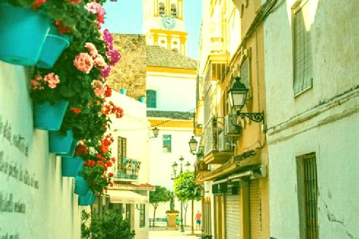 Escorts Aliud, Spain — Local Companions