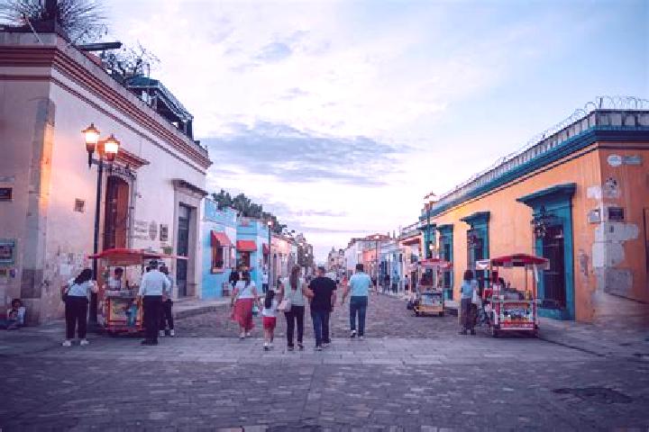 Escorts Almanza, Mexico — Local Companions