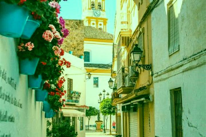 Escorts Almendrales, Spain — Local Companions