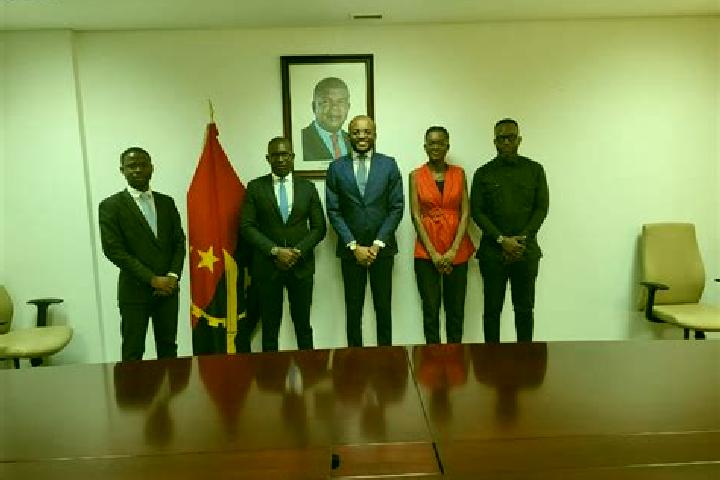 Escorts Amboiva, Angola — Local Companions