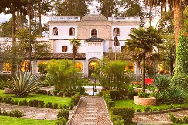 Escorts Ampliacion San Mateo, Mexico — Local Companions