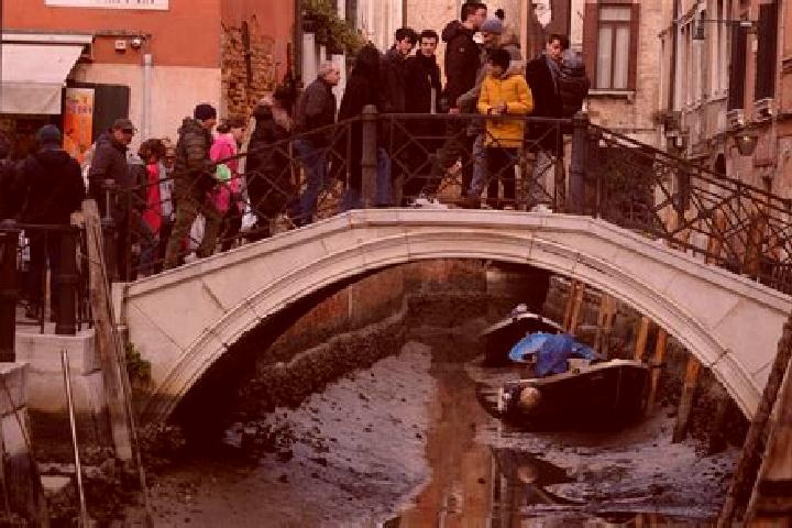 Escorts Andrate, Italy — Local Companions