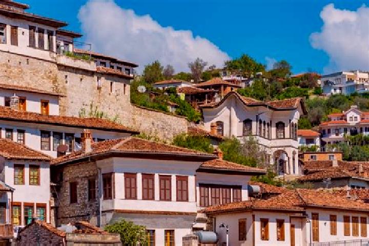 Escorts Aranitas, Albania — Local Companions