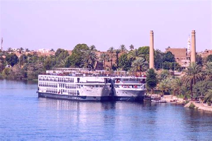 Escorts Armant, Egypt — Local Companions