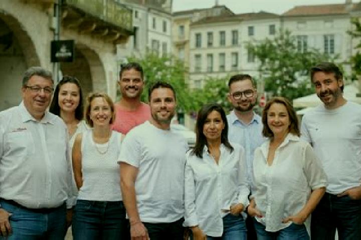 Escorts Aubiac, France — Local Companions